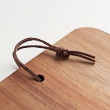 SERVIRO Pjaustymo lentelė iš akacijos medienos su kilpa pakabinimui