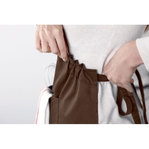 FITTED KITAB Reguliuojama virtuvinė prijuostė su kišenėmis 190 g/m²