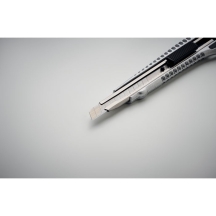 TRACTA Aliumininis ištraukiamas peilis su 13 keičiamų ašmenų.