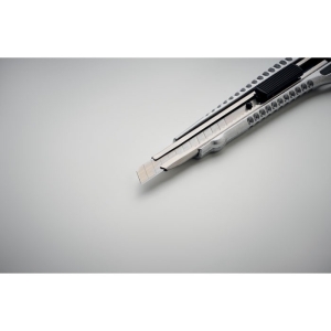 TRACTA Aliumininis ištraukiamas peilis su 13 keičiamų ašmenų.